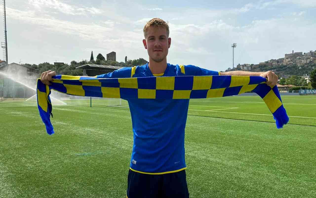 Lukas Klitten Frosinone: età, stipendio, fantacalcio, FC 24, skills